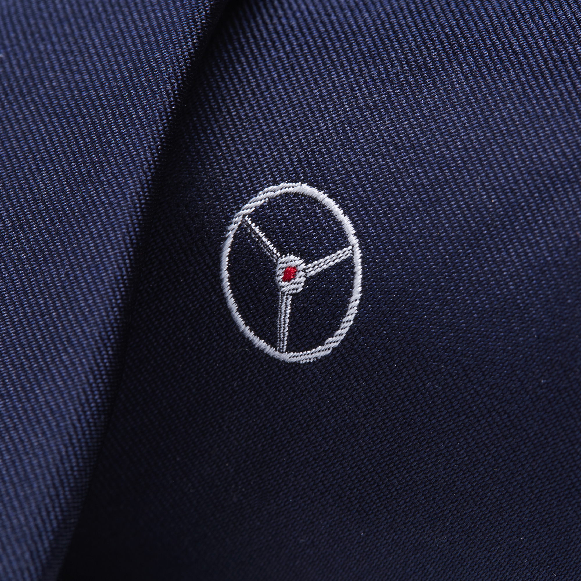 Silk embroidered tailor-made tie