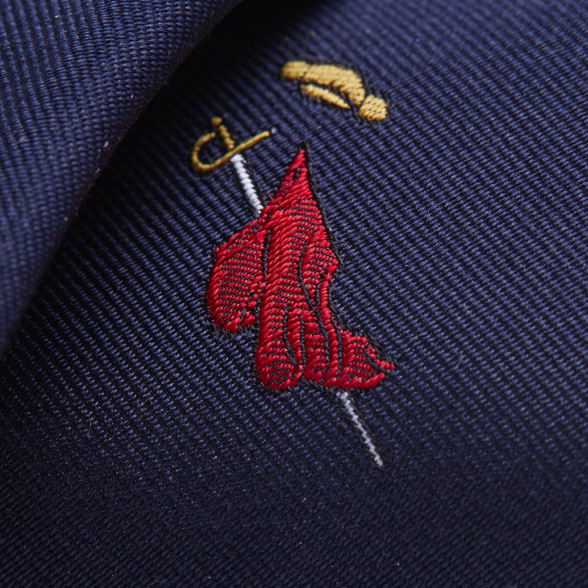 Silk embroidered tailor-made tie